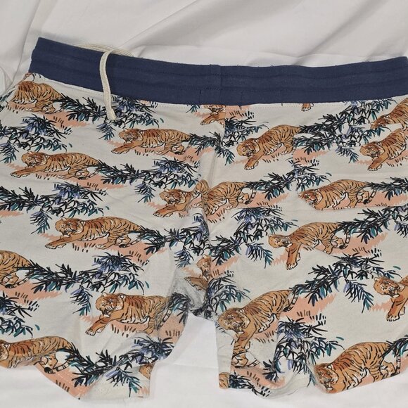 Tiger and Bamboo tree printed shorts, Size XL (40-42) No Boundaries - Picture 10 of 12